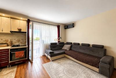 Apartament cu 3 camere semidecomandat, mobilat în Între Lacuri
