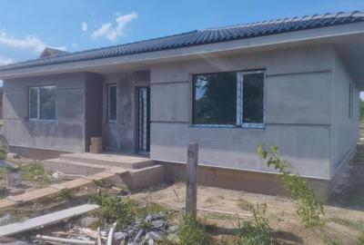 Casa noua la CHEIE cu 4 camere 2 bai si 660 mp teren in Lazuri