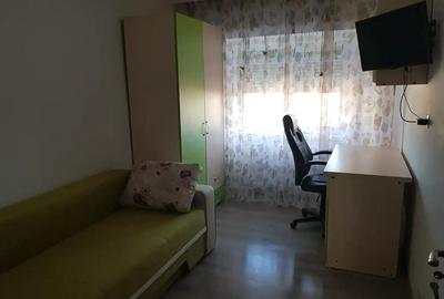 Inchiriez apartament cu 3camere - 4