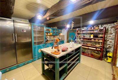 Casă cu Teren 350 Mp în Central - 3