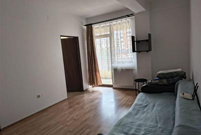 Apartament cu 2 camere semidecomandat, mobilat în Mărăști