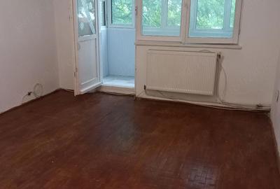 Apartament cu 3 camere semidecomandat în Gară - 2