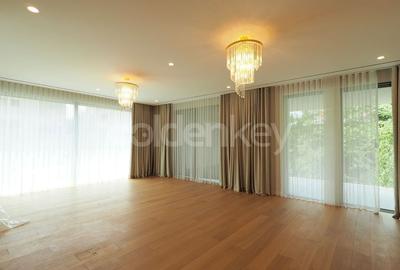 Apartament premium cu 3 camere | 2 garaje | gradina comuna - 1