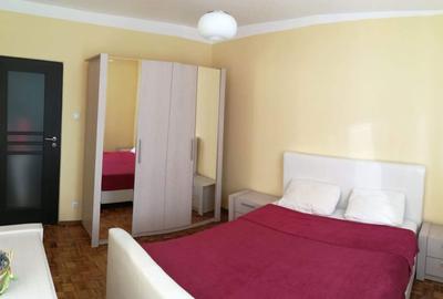 Apartament cu 3 camere semidecomandat în Central - 2