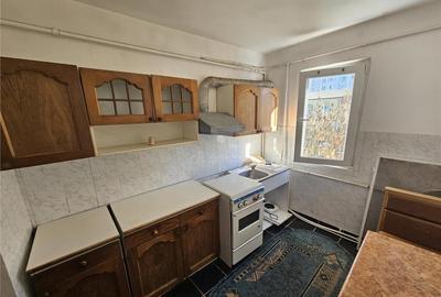 Apartament cu 2 camere semidecomandat în Micro I - 12