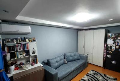 Garsoniera zona Apollo. - 2