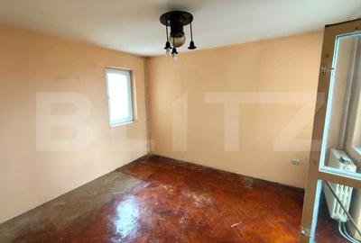 Apartament cu 3 camere decomandat în Bd. Independenței - 8