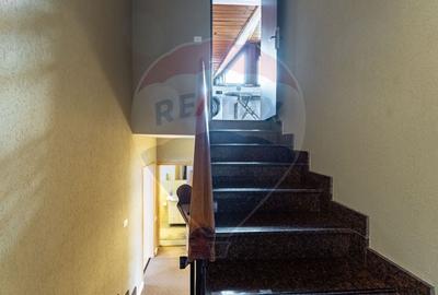 Casă cu 9 camere cu Teren 650 Mp în Tractorul - 42