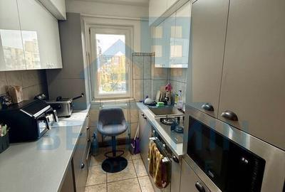 Apartament cu 3 camere semidecomandat în Craiovița Nouă - 2