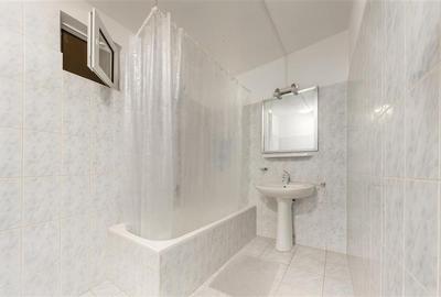 Casă individuală cu 6 camere cu Canalizare în Schei - 16