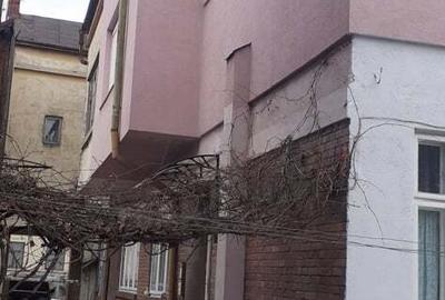 Casă cu 6 camere în Rădăuți - 2