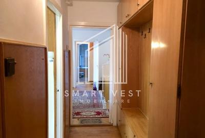 Apartament cu 3 camere semidecomandat, mobilat în Micro 16 - 18