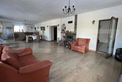 Casă cu 8 camere cu Teren 1500 Mp în Central - 11