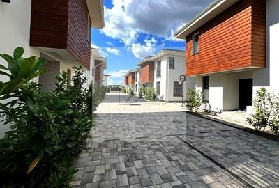 Casă individuală cu 4 camere cu Teren 277 Mp în Central - 12