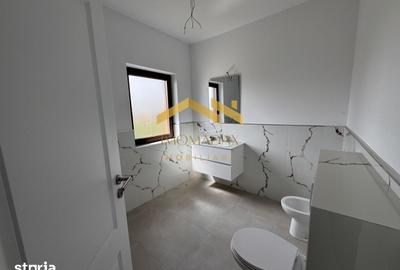 Casă cu 4 camere cu Teren 250 Mp în Sânmihaiu Român - 2
