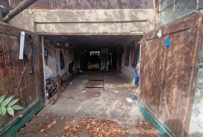 Casa 5 camere + Beci + Garaj 2 masini + Curte fata + Curte spate - Teren pe colt - 8