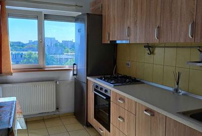 Apartament cu 3 camere semidecomandat în Berceni - 1