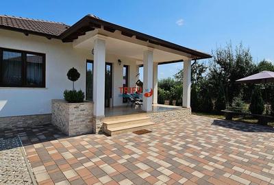 Casă cu 4 camere cu Garaj în Central