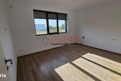 Casă cu 4 camere cu Teren 70 Mp în Central - 1