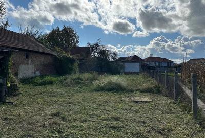 Casă cu Teren 488 Mp în Central - 2