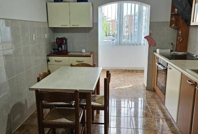 Apartament cu 3 camere decomandat, mobilat în Alfa - 4