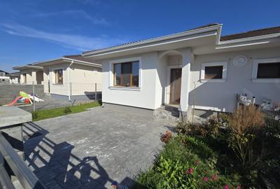 Duplex cu 3 camere în Moșnița Nouă