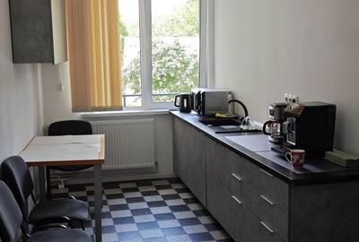 Casă cu 4 camere cu Teren 1000 Mp în Central - 2