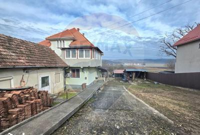 Casă cu 4 camere cu Teren 1440 Mp în Central - 18