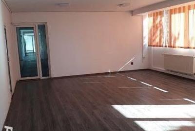 Spațiu comercial, de 400 mp, în Central - 3