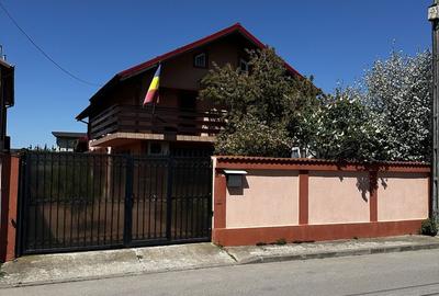 Casă cu 4 camere în Central - 2