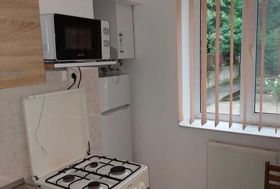 Garsonieră decomandată în Central