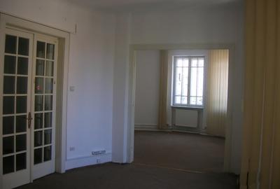 Clădire Istorică Elegantă - Interbelică cu Potențial Comercial - 8