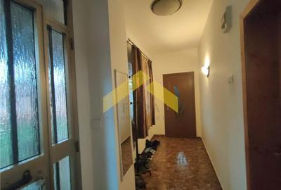 Casa de vanzare in zona Parneava - 2