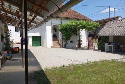 Casa de vanzare in Sacel - 2 corpuri locuibile, 3 bai, gradina, teren generos - 2