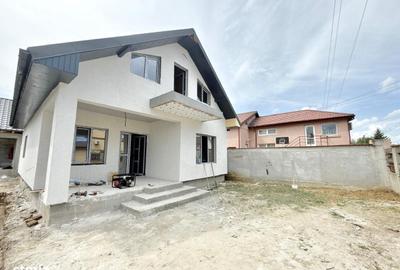 Casă cu 4 camere în Lumina - 1