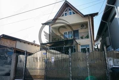 Casa cu 5 camere de vanzare | Zona Ultracentral, Baicoi | Comision 0% - 2