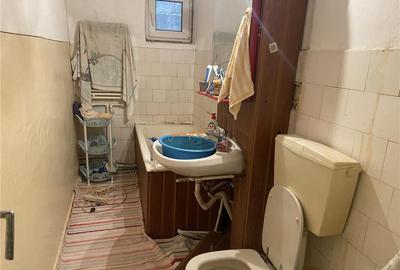 Apartament 3 camere , zona Primaria Focsani , decomandat , c - 8