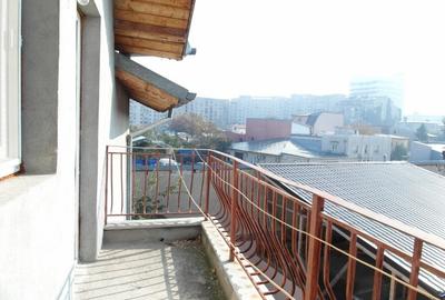 P-ta Muncii- 3 minute metrou, camera la vila pt. o studenta/ tanara absolventa - 4