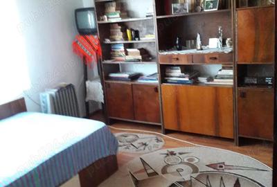 Apartament cu 4 camere decomandat în Vama - 7
