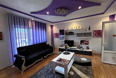 Casă individuală cu 8 camere cu Canalizare în Central - 3