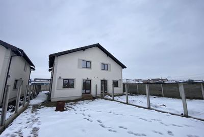 Duplex cu 4 camere cu Canalizare în Moșnița Nouă - 2