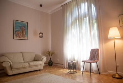 Garsoniera spatioasa cu gradina  intr-o vila eleganta  - exclusiv Afaceri