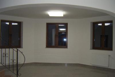 Casă cu 5 camere cu Teren 1000 Mp în Subcetate - 2