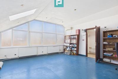 Spațiu comercial, de 300 mp, în Central - 8