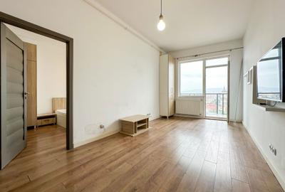 Apartament cu 3 camere semidecomandat în Central - 1