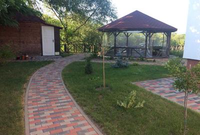 Casă cu 4 camere în Onești - 1