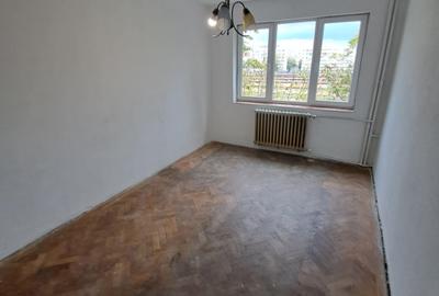 3 camere, intre Gara de Nord si Basarab, B-dul Dinicu Golescu, nr 39 - 14