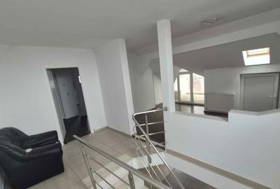 Apartament cu 4 camere decomandat în Popoveni - 2