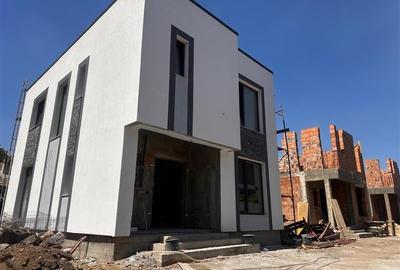 Casă individuală cu 5 camere în Central