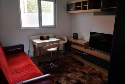 Apartament cu 2 camere semidecomandat în 1 Mai